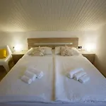 Foric Rab With Heated Pool, Sauna & Gym Apartment *
