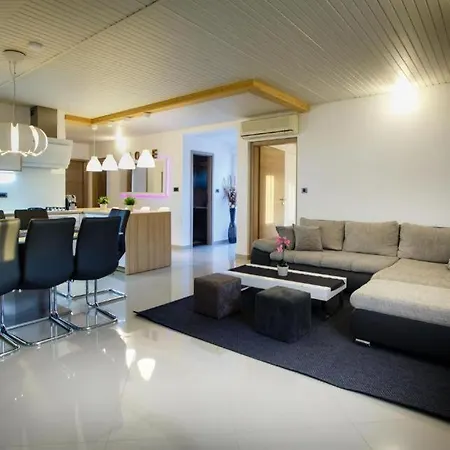 Foric Rab With Heated Pool, Sauna & Gym
