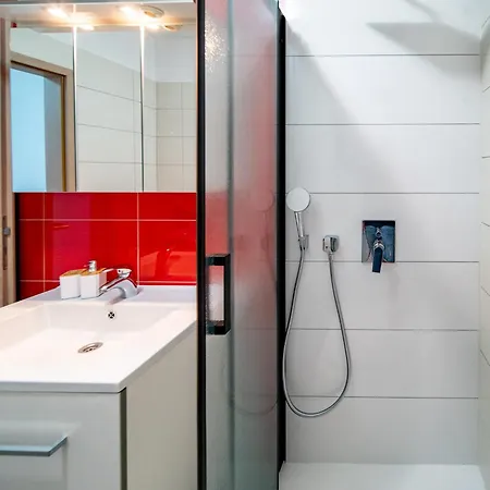 Foric Rab With Heated Pool, Sauna & Gym Apartment