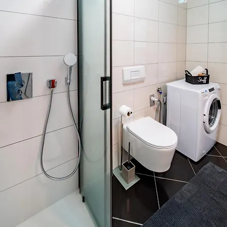 Foric Rab With Heated Pool, Sauna & Gym Apartament Rab Town