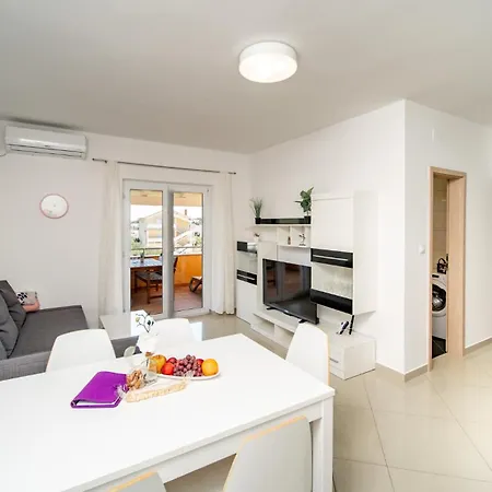 Foric Rab With Heated Pool, Sauna & Gym *