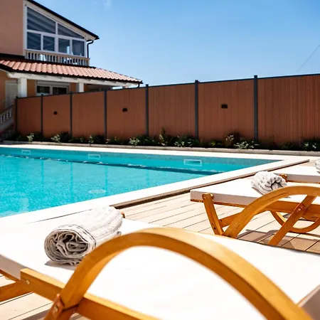 Foric Rab With Heated Pool, Sauna & Gym Apartament *