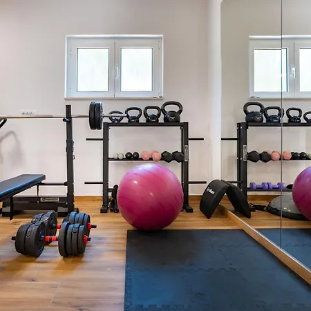 Foric Rab With Heated Pool, Sauna & Gym Apartament Rab Town