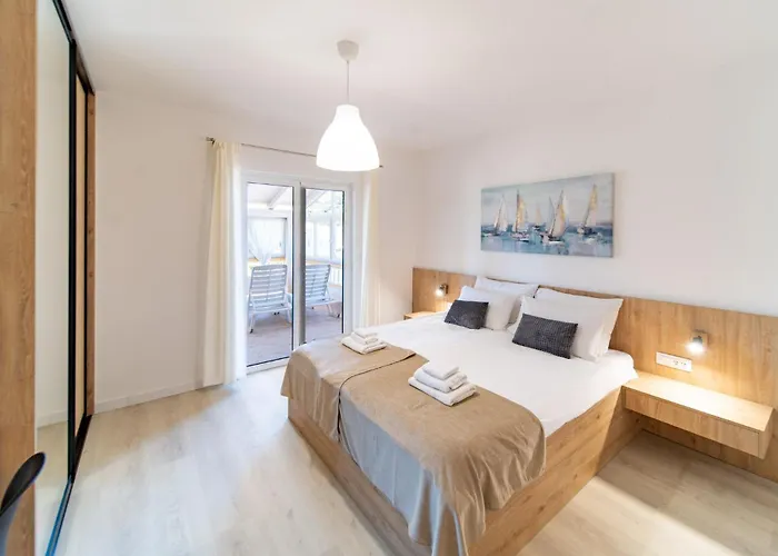 Foric Rab With Heated Pool, Sauna & Gym Apartment Rab Town