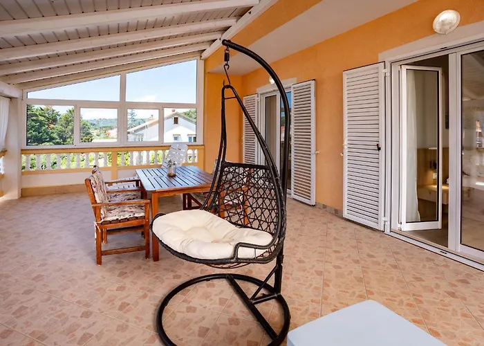 Foric Rab With Heated Pool, Sauna & Gym Rab Town