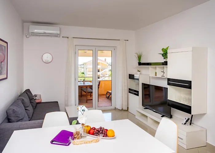 Foric Rab With Heated Pool, Sauna & Gym * Rab Town