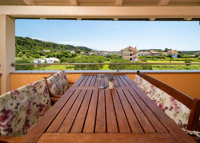 Apartment Foric Rab With Heated Pool, Sauna & Gym
