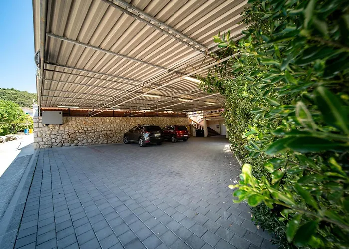 Apartment Foric Rab With Heated Pool, Sauna & Gym