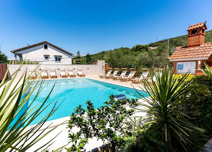 Foric Rab With Heated Pool, Sauna & Gym