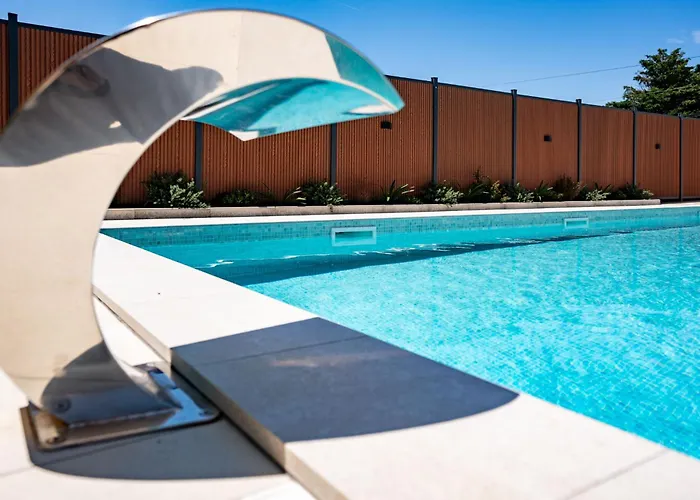 Apartment Foric Rab With Heated Pool, Sauna & Gym Rab Town