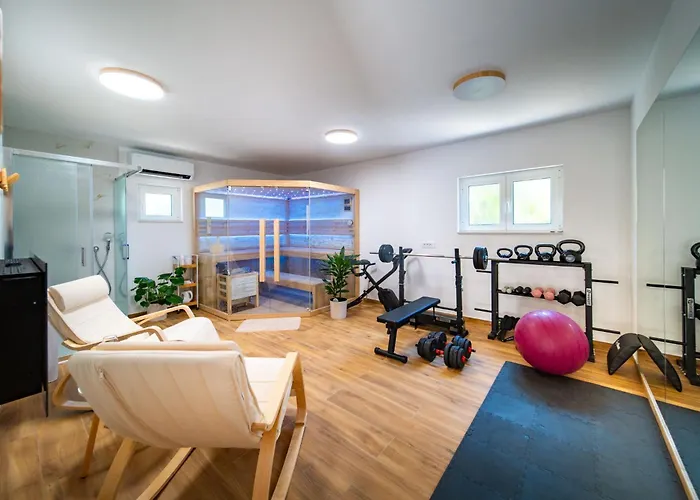 Apartment Foric Rab With Heated Pool, Sauna & Gym Rab Town