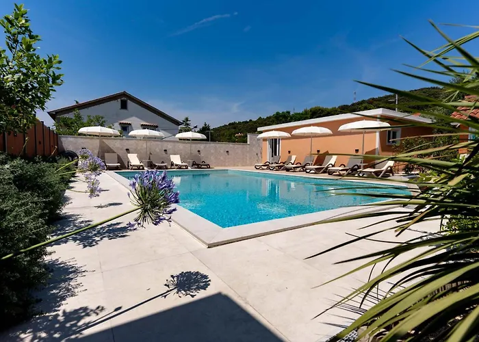 Foric Rab With Heated Pool, Sauna & Gym Apartment *