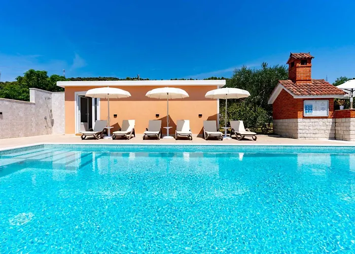 Apartment Foric Rab With Heated Pool, Sauna & Gym *