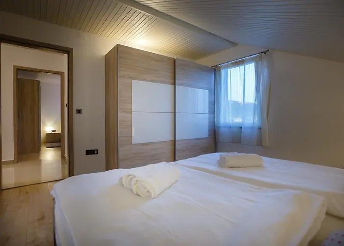 Foric Rab With Heated Pool, Sauna & Gym * Rab Town